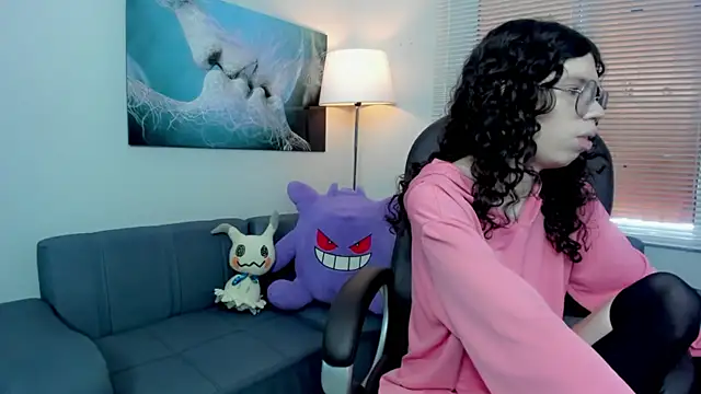 Snapshot of Angel_Dust18 chatting on 10-11-25, 03:43 Angel Dust18 online show from 10-11-25, 03:43