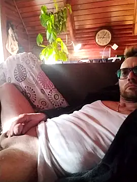 Snapshot of tomee83 chatting on 10-11-25, 07:07 tomee83 online show from 10-11-25, 07:07