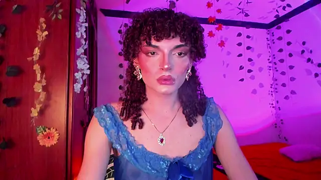 Snapshot of lucianromero chatting on 03-06-26, 05:04 lucianromero online show from 03-06-26, 05:04