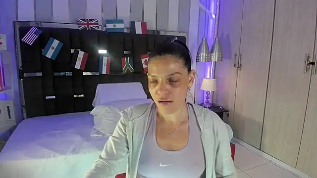KatteMoss online show from 06-17-26, 04:15