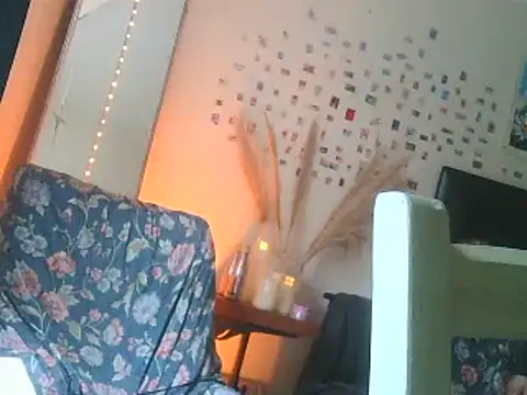 Snapshot of DaddyQuimHot chatting on 12-12-24, 01:06 DaddyQuimHot online show from 12-12-24, 01:06