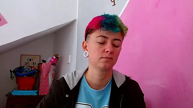 tomboyblue online show from 10-18-25, 01:34