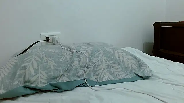 tomboyblue online show from 11-04-25, 03:22