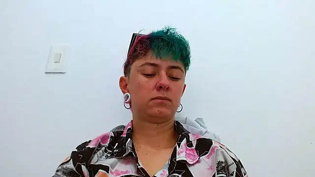 tomboyblue online show from 12-15-25, 04:22