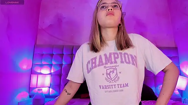 Snapshot of Ary1_ chatting on 02-12-25, 03:40 Ary1 online show from 02-12-25, 03:40