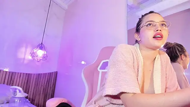 Snapshot of Ary1_ chatting on 03-21-25, 09:45 Ary1 online show from 03-21-25, 09:45