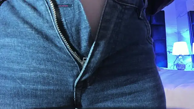 Snapshot of Ary1_ chatting on 09-25-25, 03:10 Ary1 online show from 09-25-25, 03:10