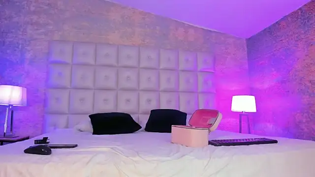 Snapshot of Ary1_ chatting on 10-02-25, 03:24 Ary1 online show from 10-02-25, 03:24