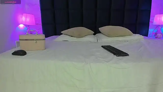 Snapshot of Ary1_ chatting on 11-13-25, 03:16 Ary1 online show from 11-13-25, 03:16