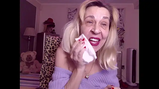 Snapshot of HornyMilf_555 chatting on 12-22-25, 02:47 HornyMilf 555 online show from 12-22-25, 02:47