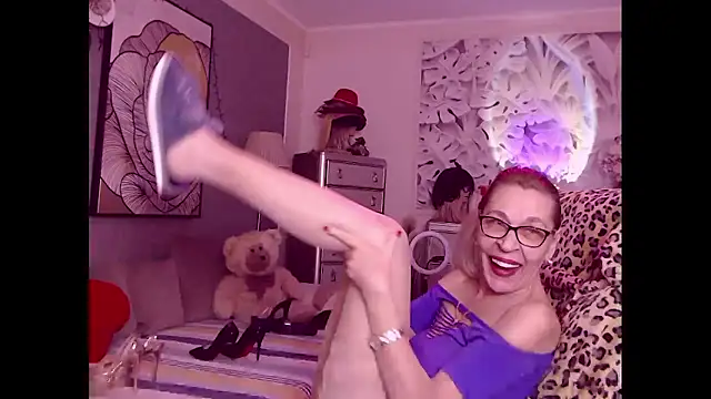 Snapshot of HornyMilf_555 chatting on 01-09-26, 03:48 HornyMilf 555 online show from 01-09-26, 03:48