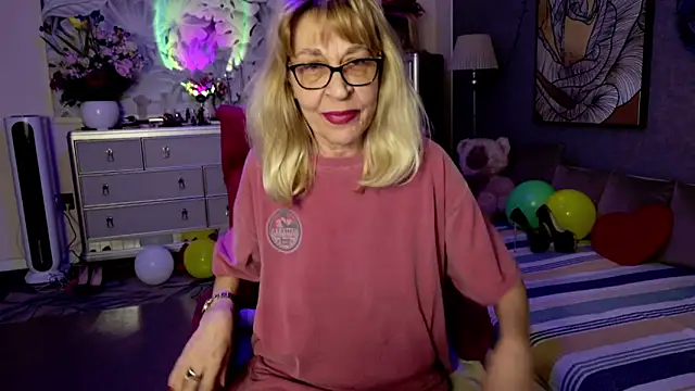 Snapshot of HornyMilf_555 chatting on 02-17-26, 03:08 HornyMilf 555 online show from 02-17-26, 03:08