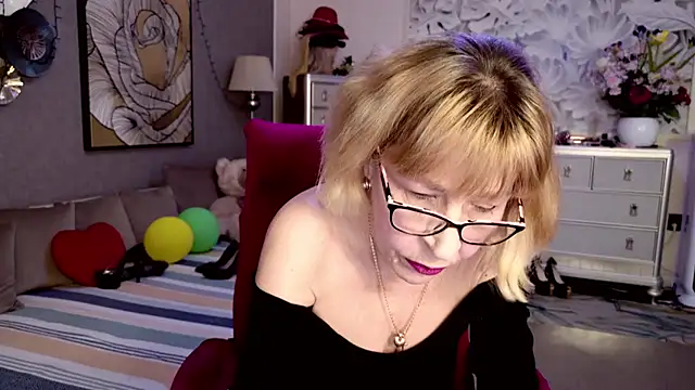 Snapshot of HornyMilf_555 chatting on 04-04-26, 09:18 HornyMilf 555 online show from 04-04-26, 09:18