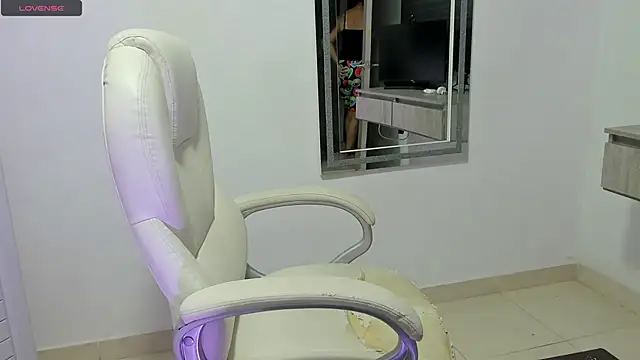 Snapshot of dahian_carter chatting on 10-16-25, 12:50 dahian carter online show from 10-16-25, 12:50