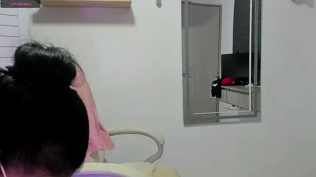 Snapshot of dahian_carter chatting on 10-18-25, 01:12 dahian carter online show from 10-18-25, 01:12