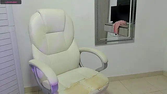 Snapshot of dahian_carter chatting on 10-20-25, 01:22 dahian carter online show from 10-20-25, 01:22