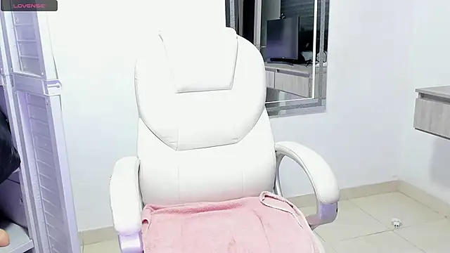 Snapshot of dahian_carter chatting on 10-28-25, 12:09 dahian carter online show from 10-28-25, 12:09