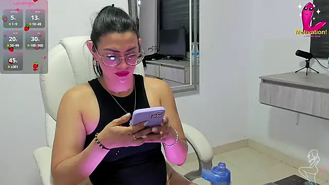 Snapshot of dahian_carter chatting on 11-03-25, 11:26 dahian carter online show from 11-03-25, 11:26