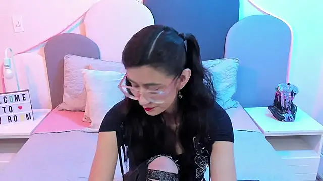 SophieGomez22 online show from 03-08-25, 11:27