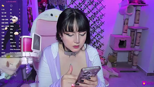Snapshot of MaddyFooxx chatting on 06-25-26, 11:42 MaddyFooxx online show from 06-25-26, 11:42