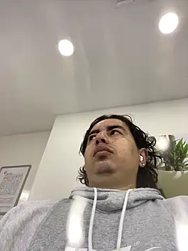 Snapshot of DanielGomez9 chatting on 12-18-25, 12:22 DanielGomez9 online show from 12-18-25, 12:22