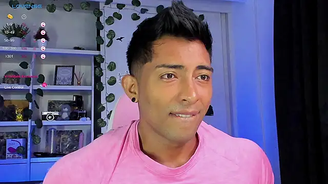 Snapshot of Couple_muscle1 chatting on 01-19-25, 03:10 Couple muscle1 online show from 01-19-25, 03:10