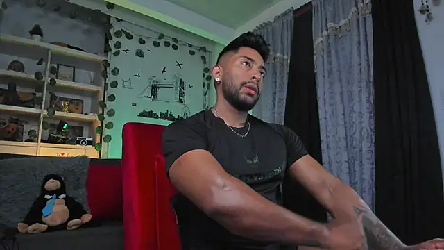 Snapshot of Couple_muscle1 chatting on 11-03-25, 10:53 Couple muscle1 online show from 11-03-25, 10:53