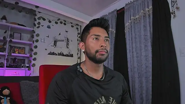 Snapshot of Couple_muscle1 chatting on 11-18-25, 10:03 Couple muscle1 online show from 11-18-25, 10:03