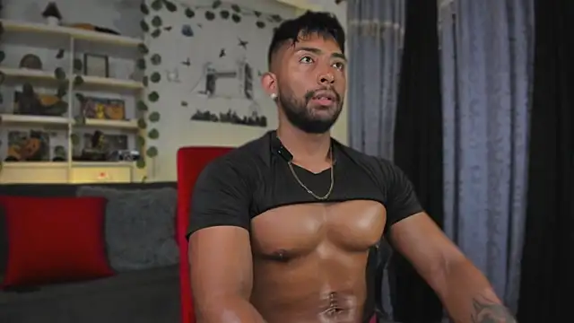 Snapshot of Couple_muscle1 chatting on 11-23-25, 03:34 Couple muscle1 online show from 11-23-25, 03:34