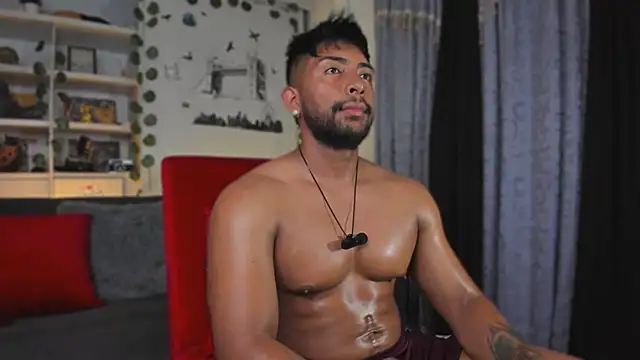 Snapshot of Couple_muscle1 chatting on 11-25-25, 08:31 Couple muscle1 online show from 11-25-25, 08:31