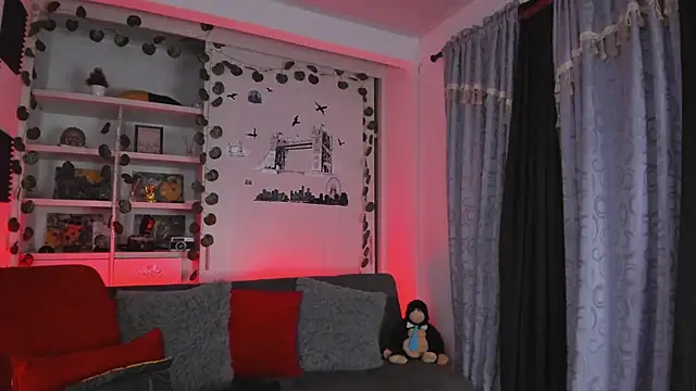 Snapshot of Couple_muscle1 chatting on 12-15-25, 10:36 Couple muscle1 online show from 12-15-25, 10:36