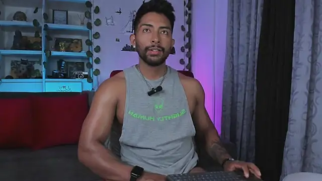 Snapshot of Couple_muscle1 chatting on 01-10-26, 08:43 Couple muscle1 online show from 01-10-26, 08:43