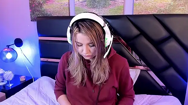 Annie mone online show from 12-10-24, 09:00