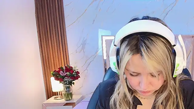 Annie mone online show from 02-20-26, 10:10