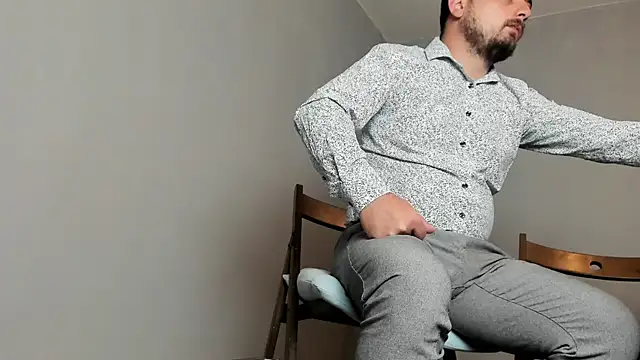 Snapshot of Master_Mark_Wayne chatting on 10-13-25, 04:40 Master Mark Wayne online show from 10-13-25, 04:40