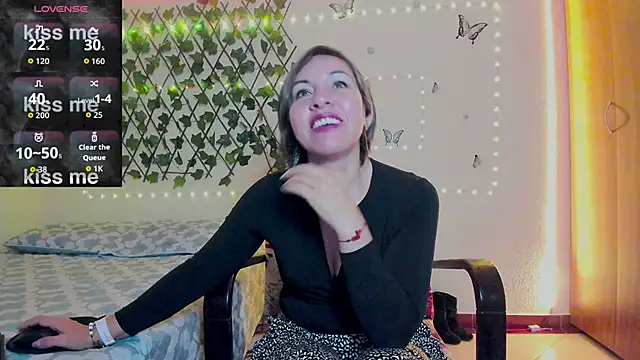 Lady breaks hearts online show from 09-09-25, 10:37