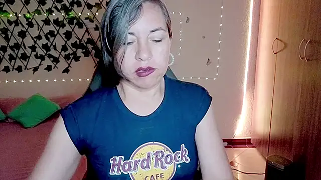 Lady breaks hearts online show from 11-22-25, 10:25