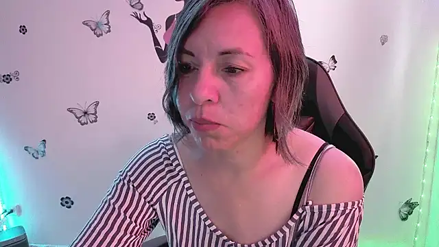 Lady breaks hearts online show from 03-11-26, 12:44