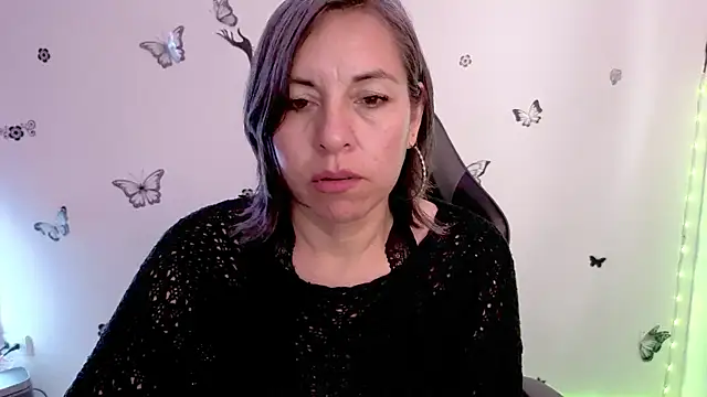 Lady breaks hearts online show from 05-04-26, 02:02