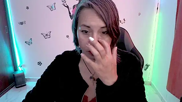 Snapshot of Lady_breaks_hearts chatting on 07-15-26, 01:38 Lady breaks hearts online show from 07-15-26, 01:38