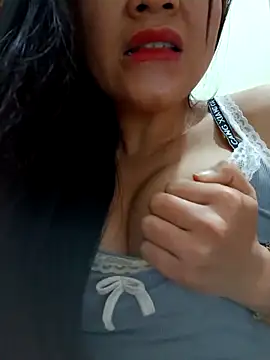 Snapshot of Lyly_sexy2k chatting on 03-19-25, 07:18 Lyly sexy2k online show from 03-19-25, 07:18