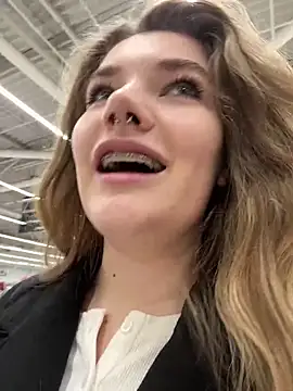 Snapshot of Holy_Tereza chatting on 01-22-25, 03:18 Holy Tereza online show from 01-22-25, 03:18