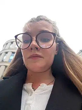 Snapshot of Holy_Tereza chatting on 03-08-25, 02:40 Holy Tereza online show from 03-08-25, 02:40