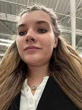 Snapshot of Holy_Tereza chatting on 03-16-25, 03:17 Holy Tereza online show from 03-16-25, 03:17