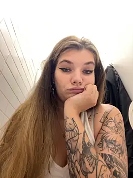 Snapshot of Holy_Tereza chatting on 10-05-25, 03:32 Holy Tereza online show from 10-05-25, 03:32