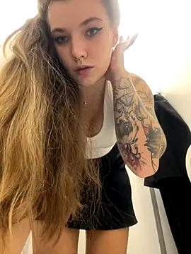 Snapshot of Holy_Tereza chatting on 10-12-25, 03:33 Holy Tereza online show from 10-12-25, 03:33