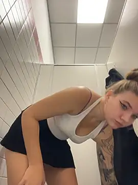 Snapshot of Holy_Tereza chatting on 10-28-25, 03:47 Holy Tereza online show from 10-28-25, 03:47