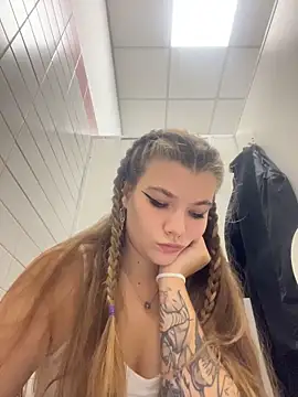 Snapshot of Holy_Tereza chatting on 11-02-25, 03:36 Holy Tereza online show from 11-02-25, 03:36