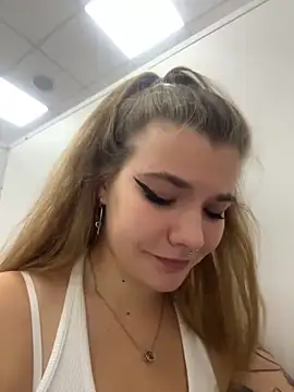 Snapshot of Holy_Tereza chatting on 11-15-25, 03:52 Holy Tereza online show from 11-15-25, 03:52