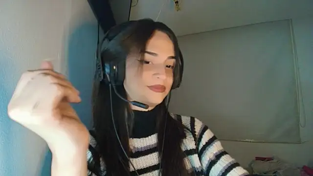 Snapshot of Dollbehavior_ chatting on 10-30-25, 05:31 Dollbehavior online show from 10-30-25, 05:31